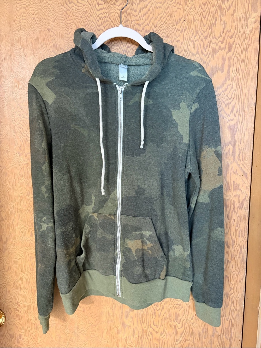 Alternative Olive Camo Zip Hoodie in Green